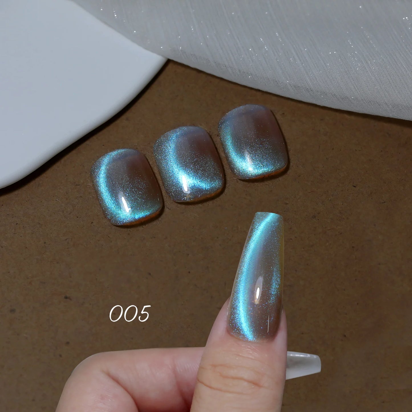 Aurora Blue Tears Cat Eye Magnetic Gel Nail Polish Sparkling Shimmer Fairy Crystal Magnetic Gel Nail Polish for DIY Charm Nails